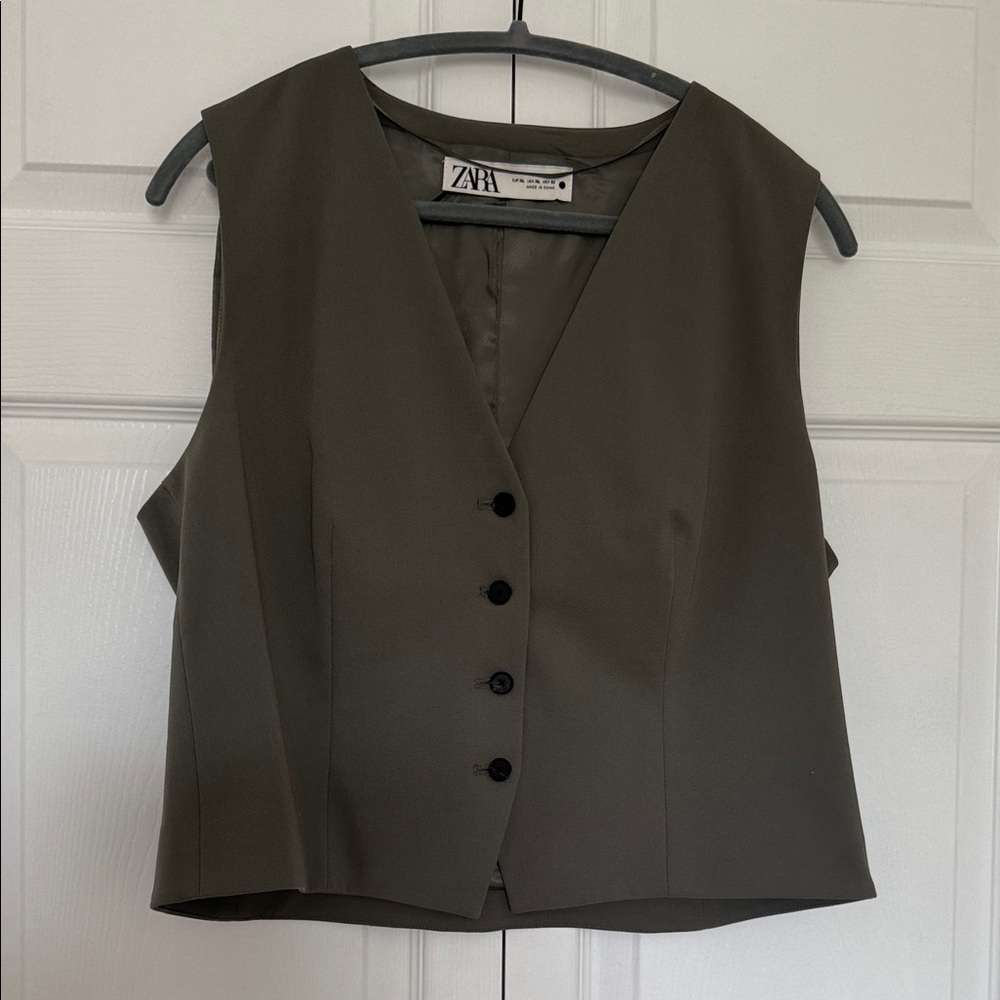 Zara Olive Green Button-Front Sleeveless Vest